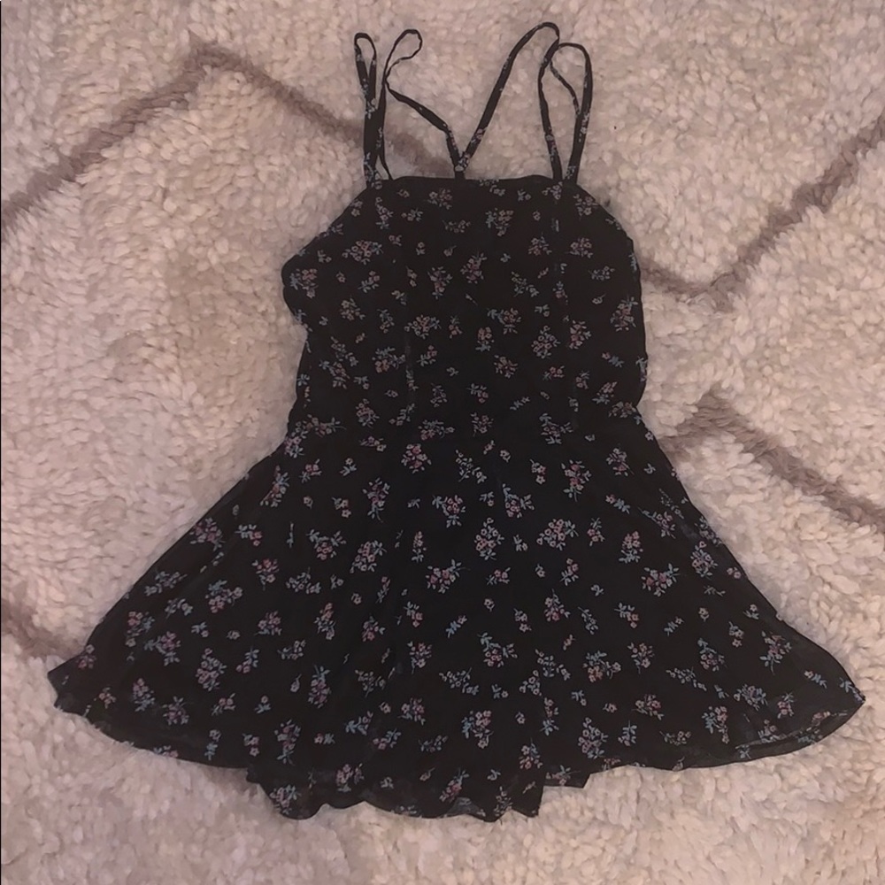 Beautiful Romper With Flower Pattern - image 1